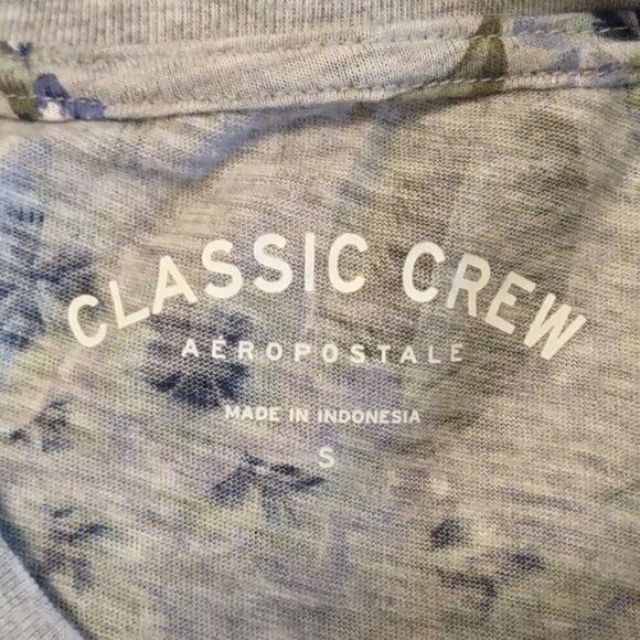 New Aeropostale Women's size S Classic Light Academia blue floral gray t-shirt - Picture 4 of 6